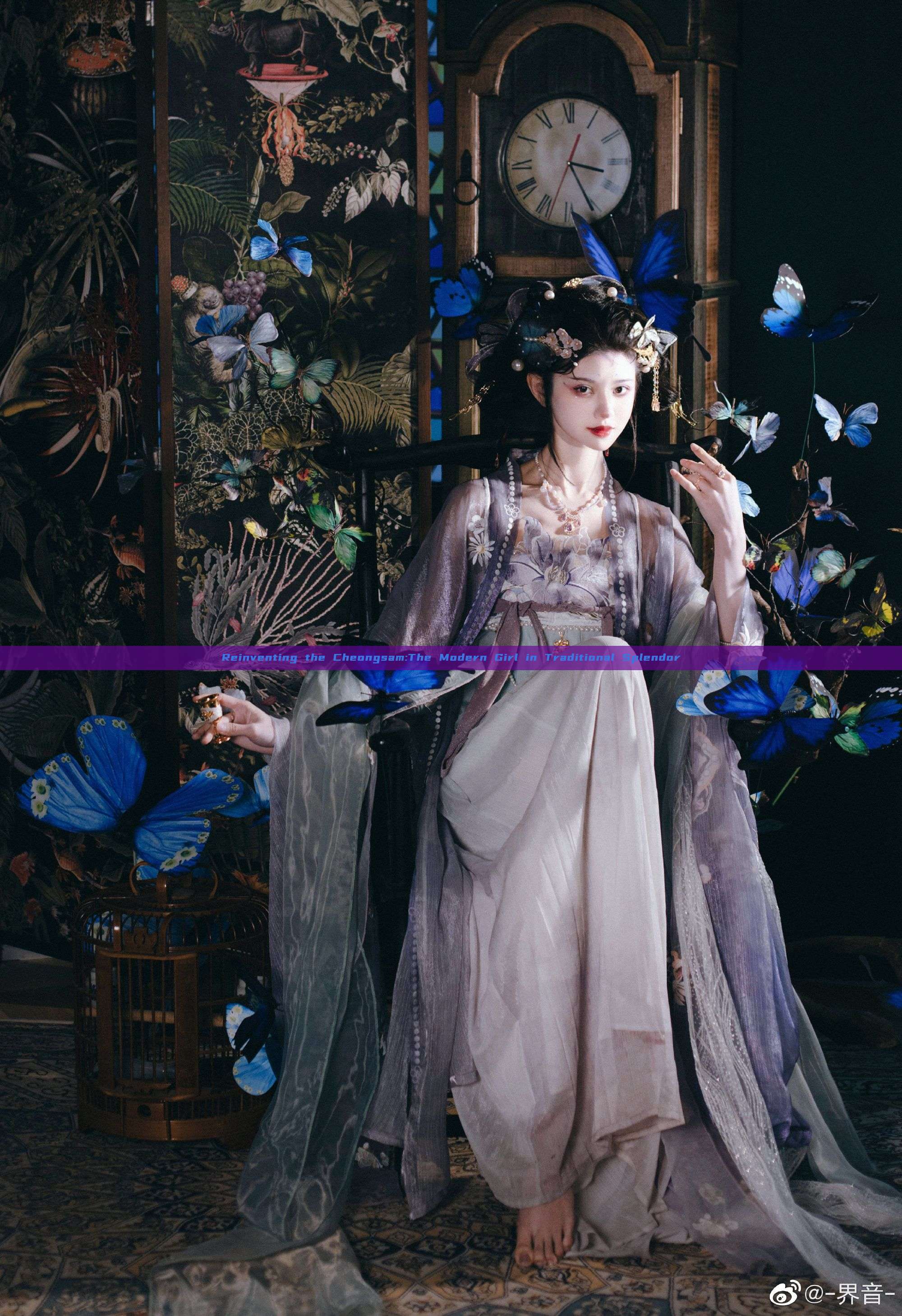 Reinventing the Cheongsam:The Modern Girl in Traditional Splendor Reinventing the Cheongsam:The Modern Girl in Traditional Splendor