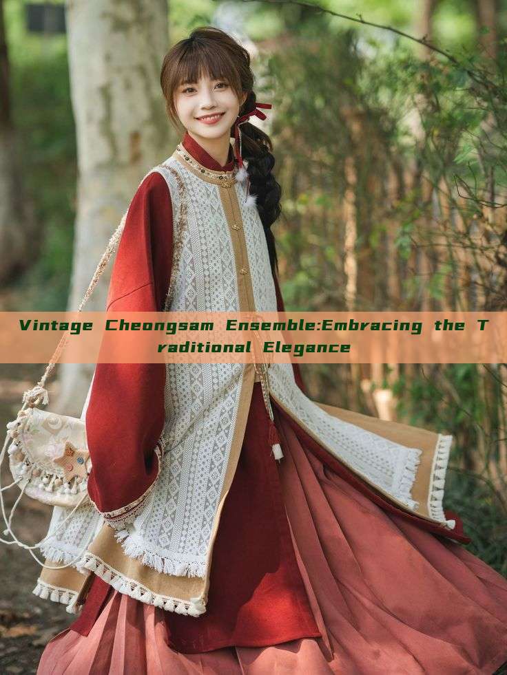 Vintage Cheongsam Ensemble:Embracing the Traditional Elegance Vintage Cheongsam Ensemble:Embracing the Traditional Elegance