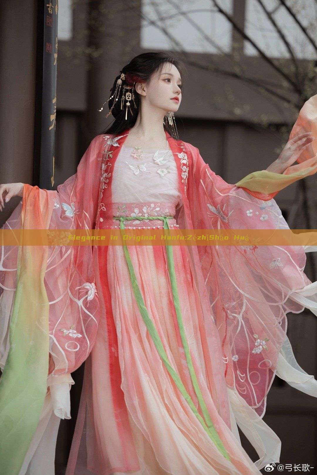 Elegance in Original Hanfu:ZézhǐSháo Huá Elegance in Original Hanfu:ZézhǐSháo Huá