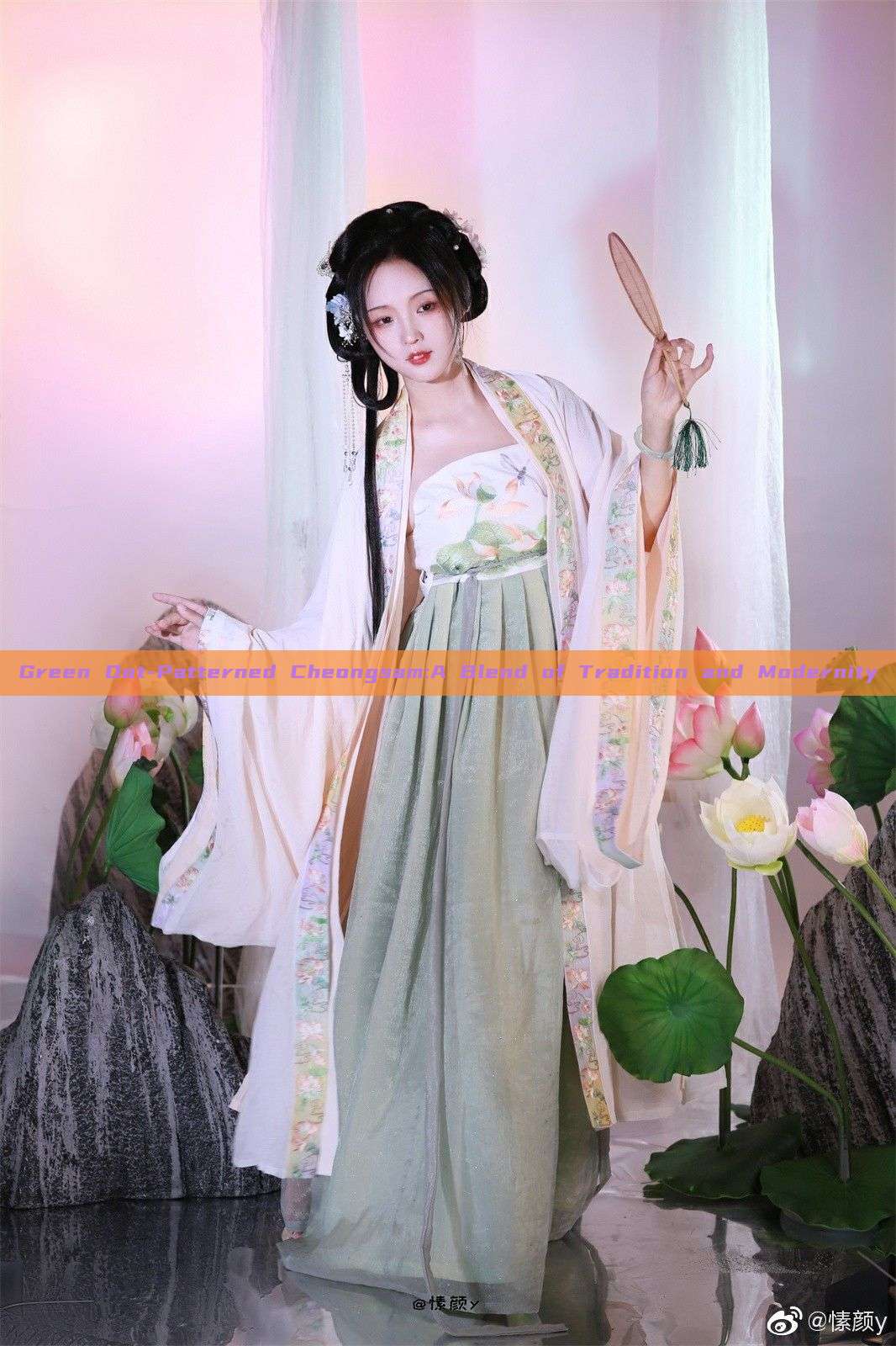 Green Dot-Patterned Cheongsam:A Blend of Tradition and Modernity