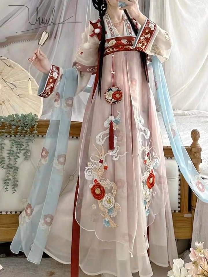Elegant Cheongsam Girls:Embracing the Traditional Beauty in Modern Times Elegant Cheongsam Girls:Embracing the Traditional Beauty in Modern Times