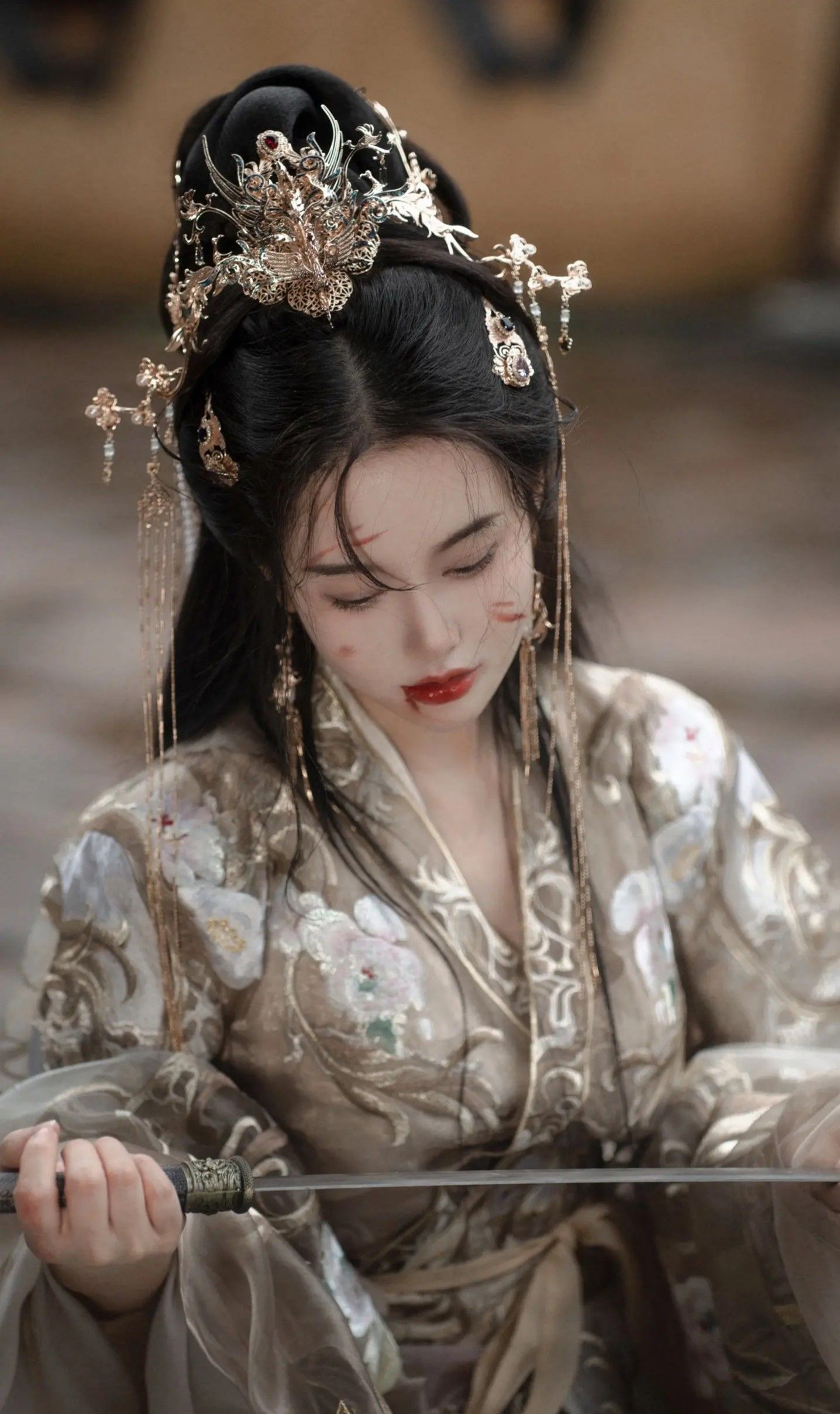 The Splendor of the End-Branch Hanfu:The Warring States Robe in Ancient China The Splendor of the End-Branch Hanfu:The Warring States Robe in Ancient China
