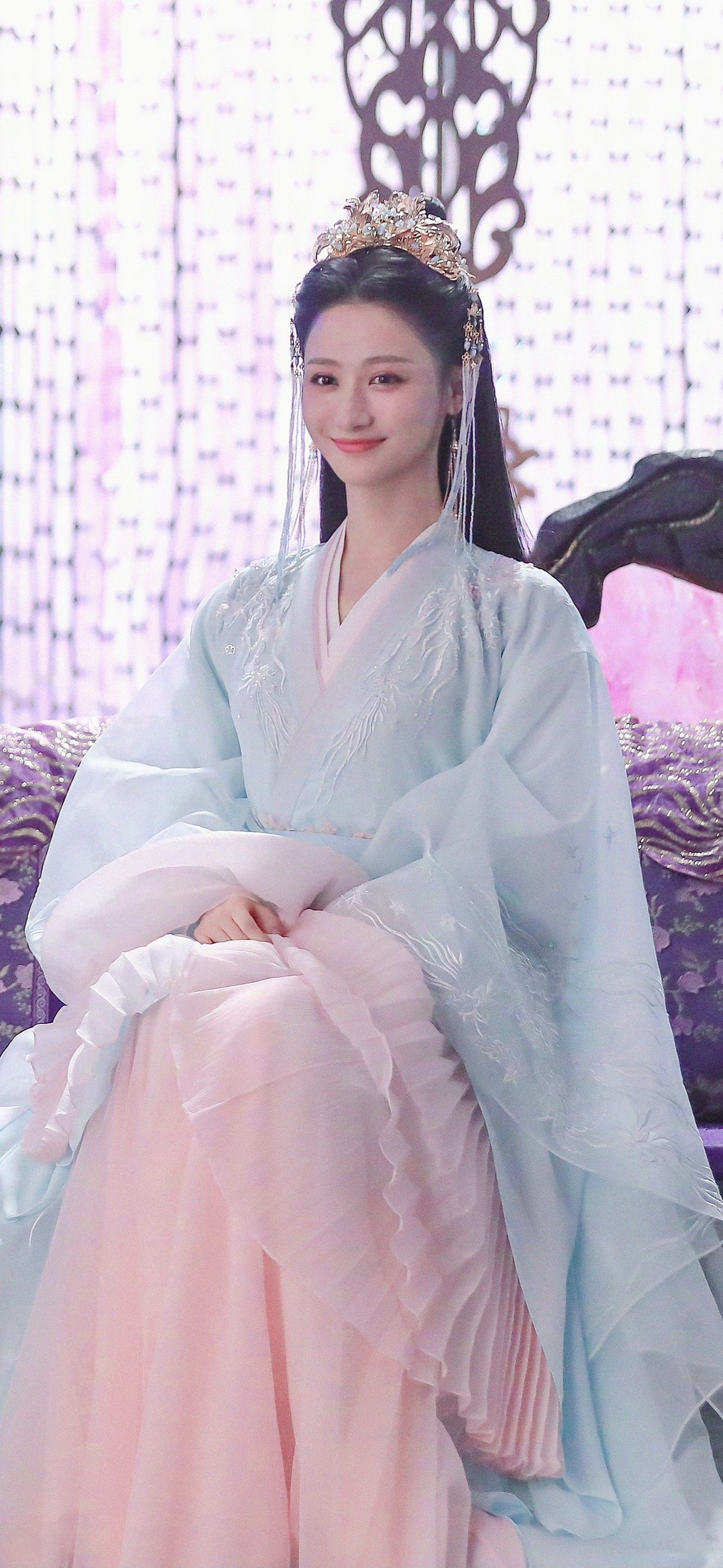 Elegant and Modern Purple Cheongsam:The Newest Fashion Statement Elegant and Modern Purple Cheongsam:The Newest Fashion Statement