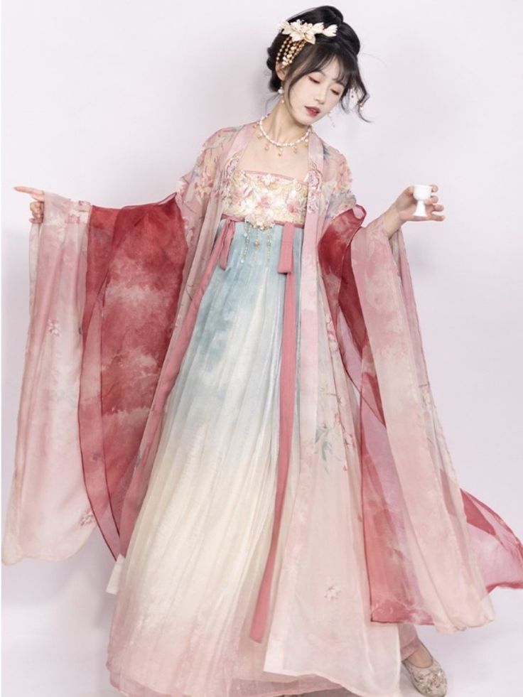Li Changges Hanfu Style:The Rise of Dilrabas Fashion Iconic Look Li Changges Hanfu Style:The Rise of Dilrabas Fashion Iconic Look