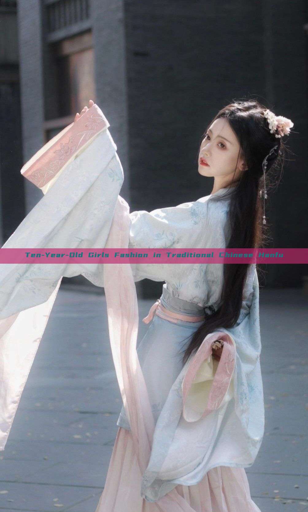 Ten-Year-Old Girls Fashion in Traditional Chinese Hanfu Ten-Year-Old Girls Fashion in Traditional Chinese Hanfu