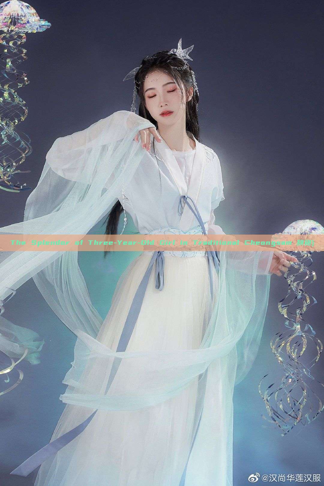 The Splendor of Three-Year-Old Girl in Traditional Cheongsam 旗袍) The Splendor of Three-Year-Old Girl in Traditional Cheongsam 旗袍)