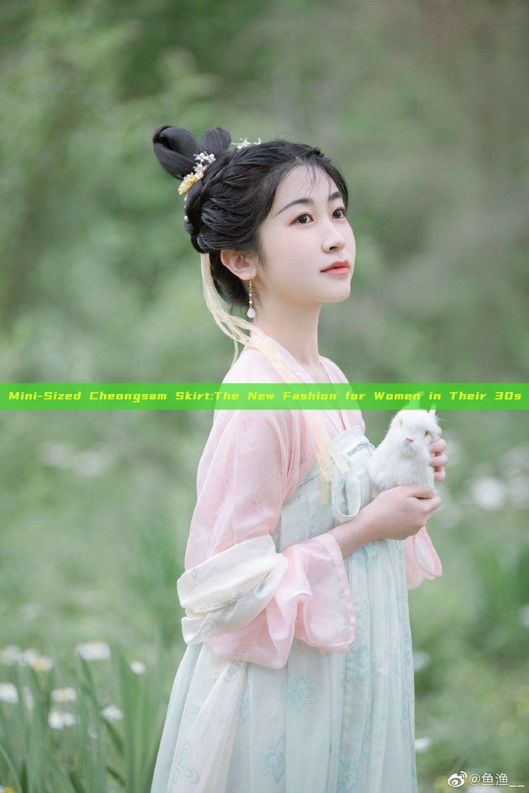 Mini-Sized Cheongsam Skirt:The New Fashion for Women in Their 30s