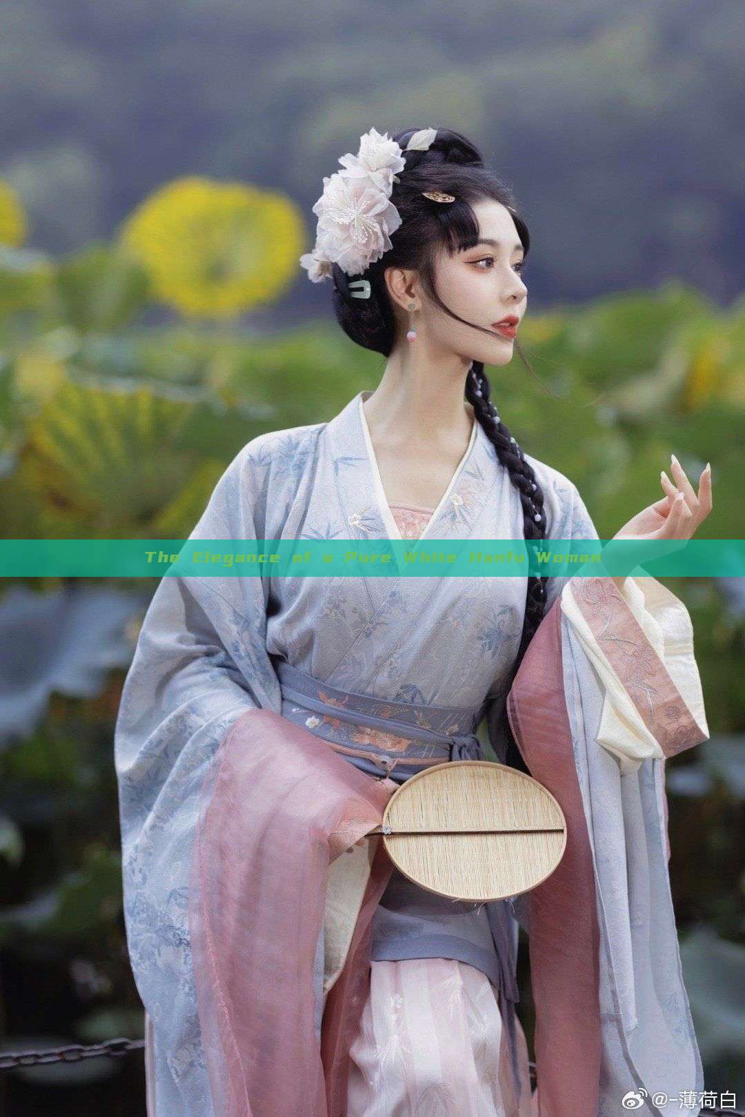The Elegance of a Pure White Hanfu Woman The Elegance of a Pure White Hanfu Woman