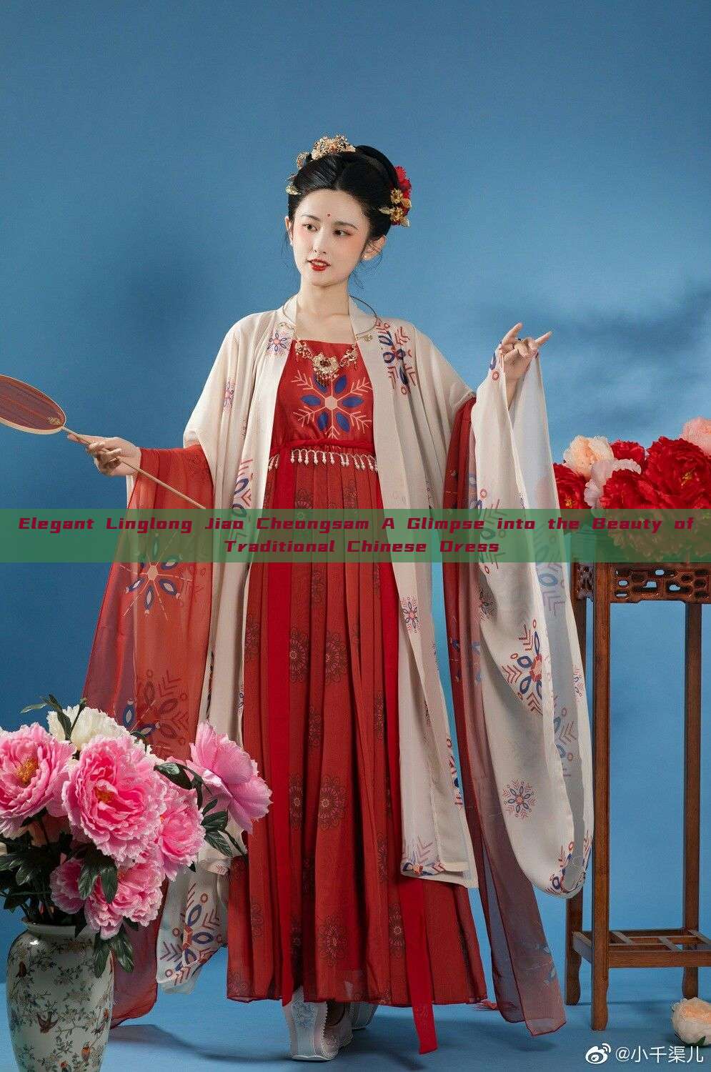 Elegant Linglong Jiao Cheongsam A Glimpse into the Beauty of Traditional Chinese Dress Elegant Linglong Jiao Cheongsam A Glimpse into the Beauty of Traditional Chinese Dress