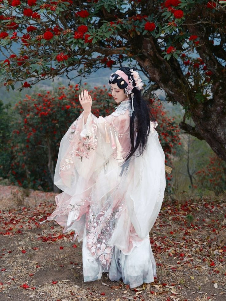 Plus Size Split-Fork Cheongsam:Embracing the Beauty of a Traditional Icon Plus Size Split-Fork Cheongsam:Embracing the Beauty of a Traditional Icon