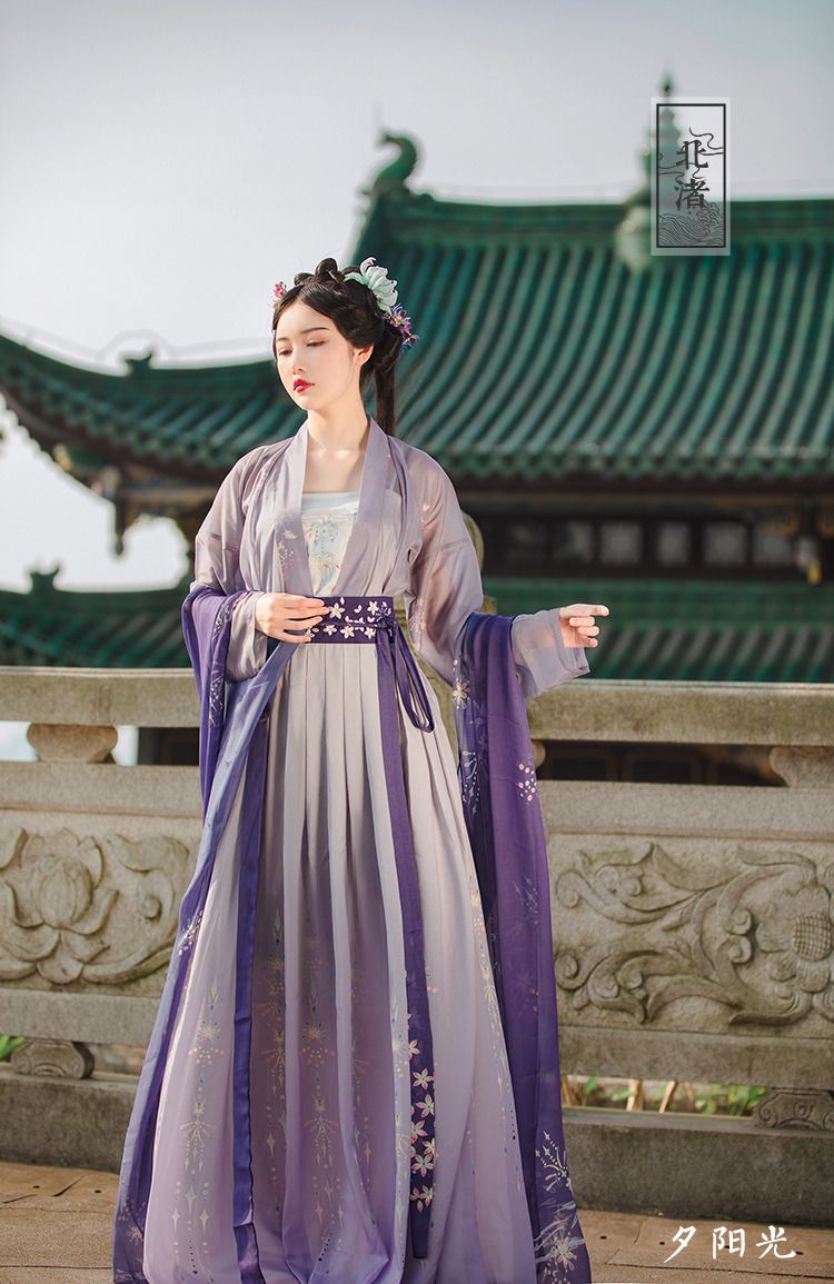 Innovating Qipao with Xiangyunsha Silk:A Journey into Traditional Craftsmanship and Modern Fashion Innovating Qipao with Xiangyunsha Silk:A Journey into Traditional Craftsmanship and Modern Fashion