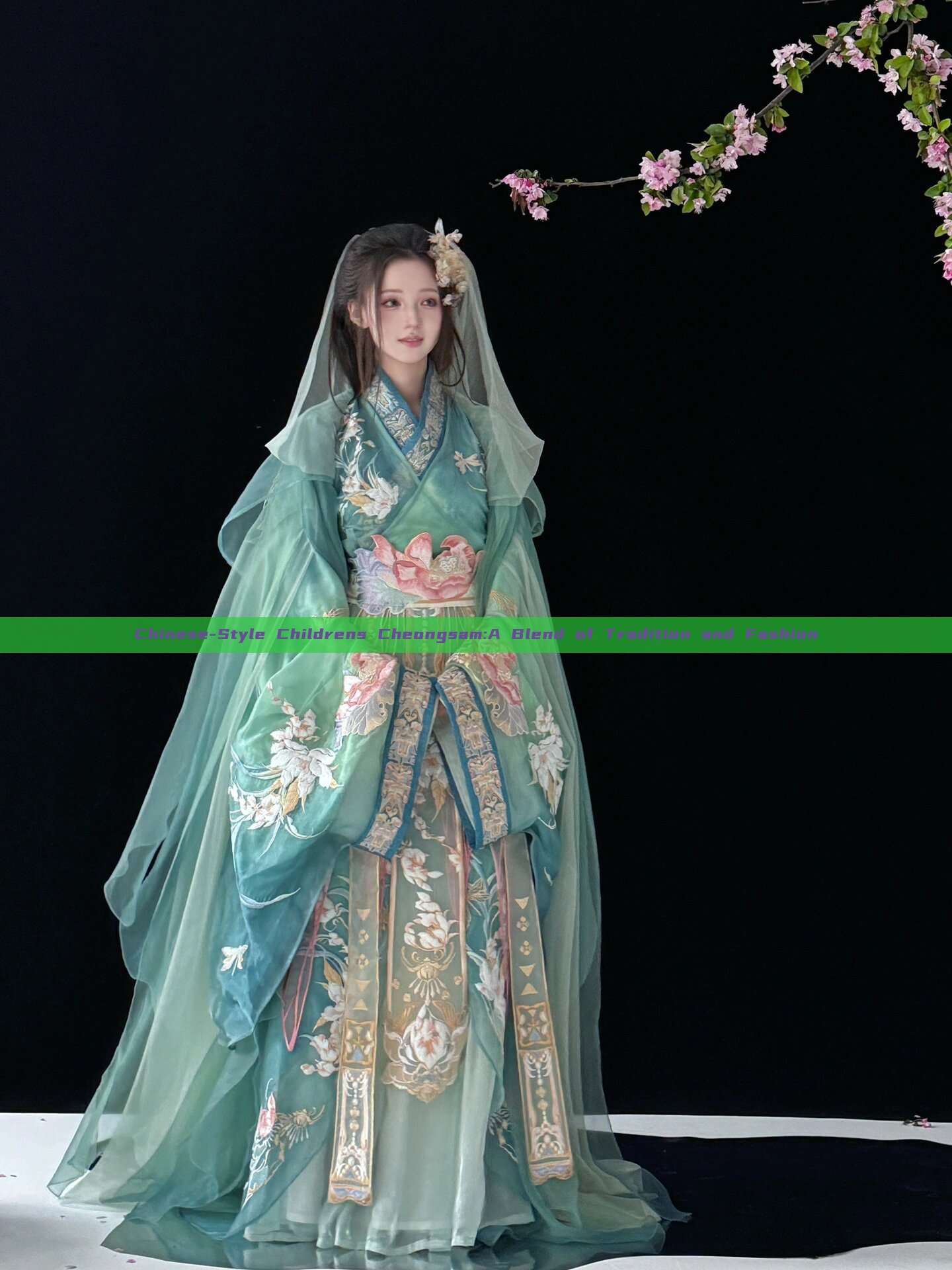 Chinese-Style Childrens Cheongsam:A Blend of Tradition and Fashion Chinese-Style Childrens Cheongsam:A Blend of Tradition and Fashion