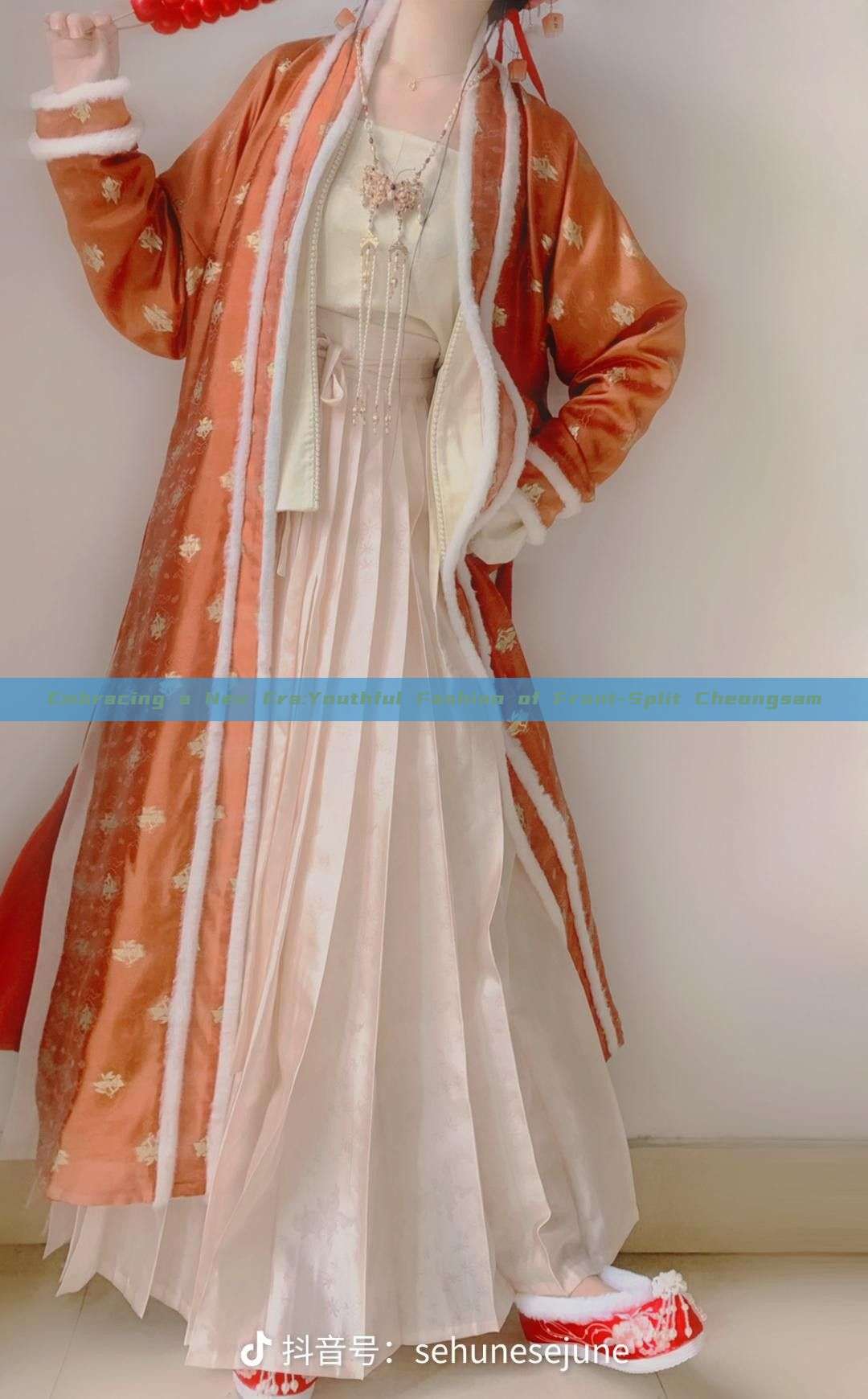Embracing a New Era:Youthful Fashion of Front-Split Cheongsam Embracing a New Era:Youthful Fashion of Front-Split Cheongsam