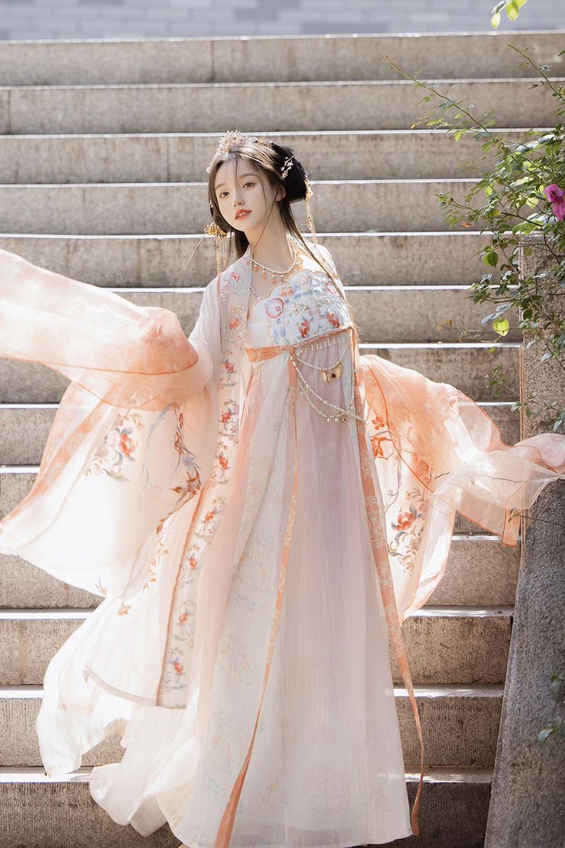 The Revival of Traditional Chinese童装汉服,大童的古装魅力与古风情怀 The Revival of Traditional Chinese童装汉服,大童的古装魅力与古风情怀