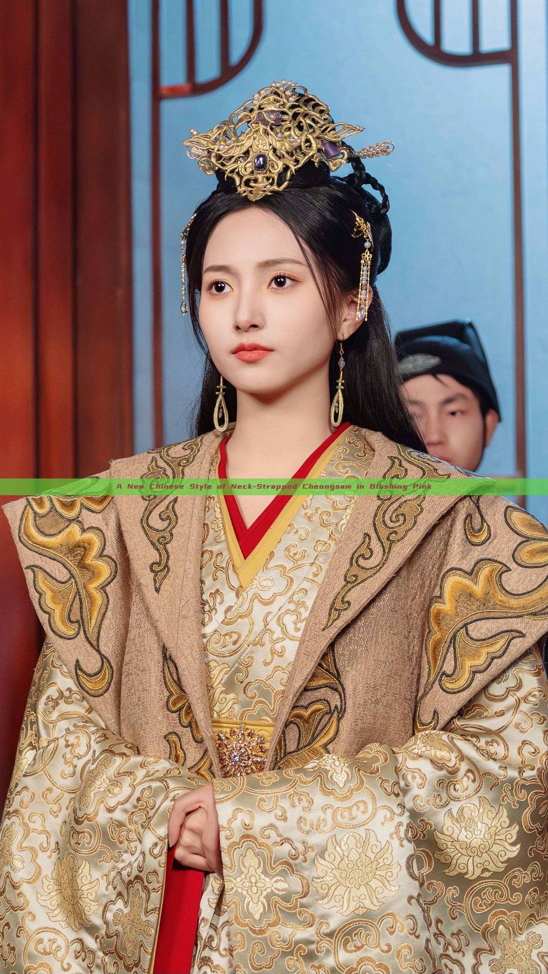 A New Chinese Style of Neck-Strapped Cheongsam in Blushing Pink A New Chinese Style of Neck-Strapped Cheongsam in Blushing Pink