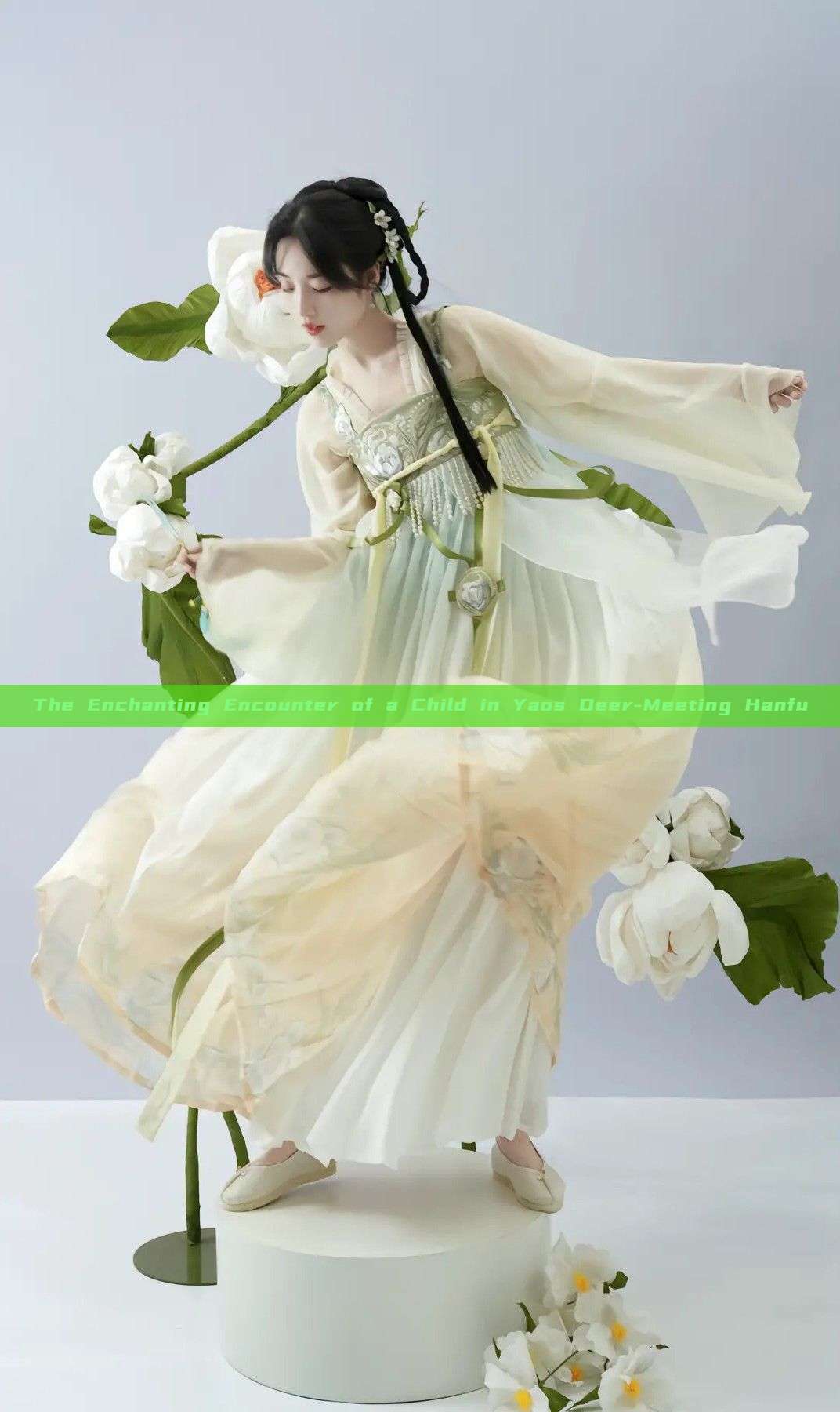 The Enchanting Encounter of a Child in Yaos Deer-Meeting Hanfu