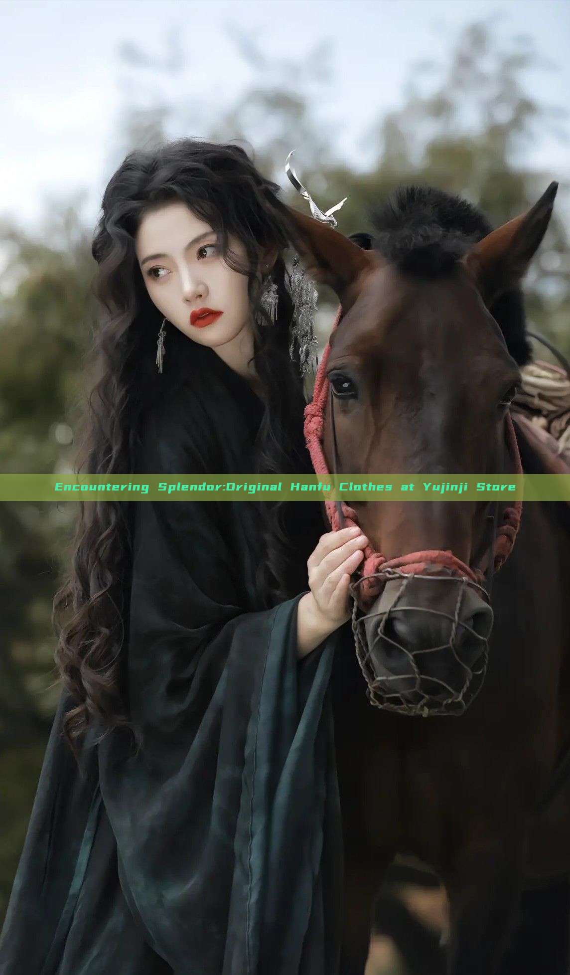 Encountering Splendor:Original Hanfu Clothes at Yujinji Store Encountering Splendor:Original Hanfu Clothes at Yujinji Store