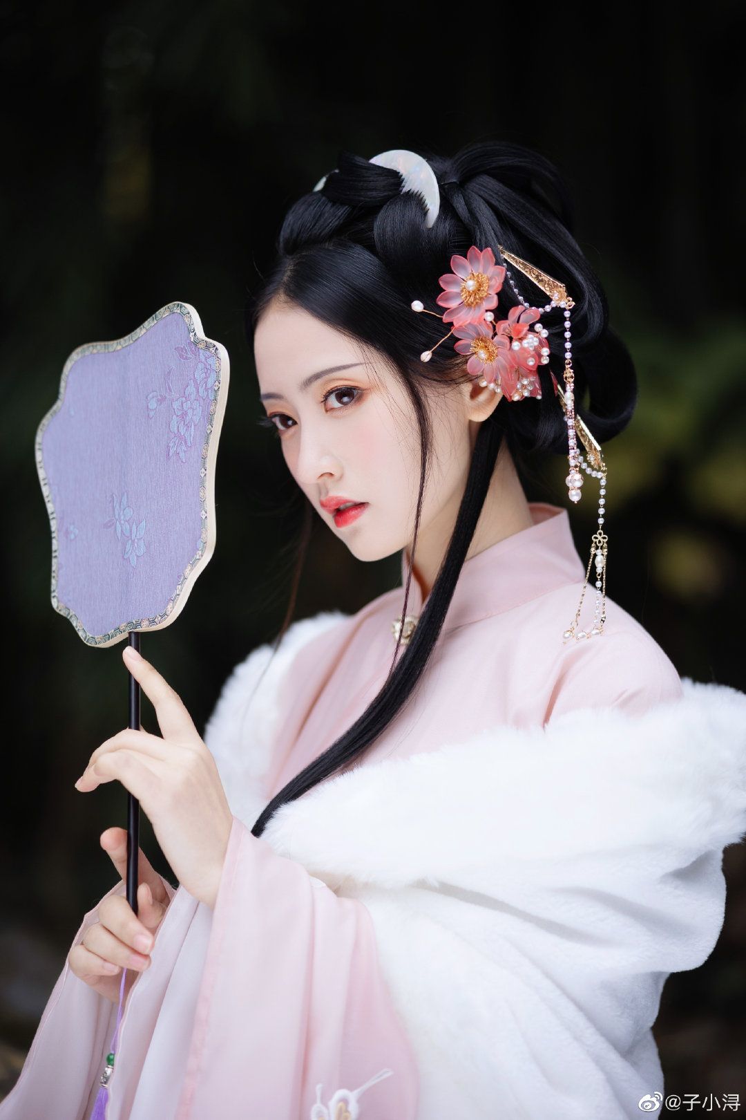 Elite Youth Fashion:The Rise of Premium-Quality Cheongsam Mid-Range Stylishness Exudes Elegance Elite Youth Fashion:The Rise of Premium-Quality Cheongsam Mid-Range Stylishness Exudes Elegance
