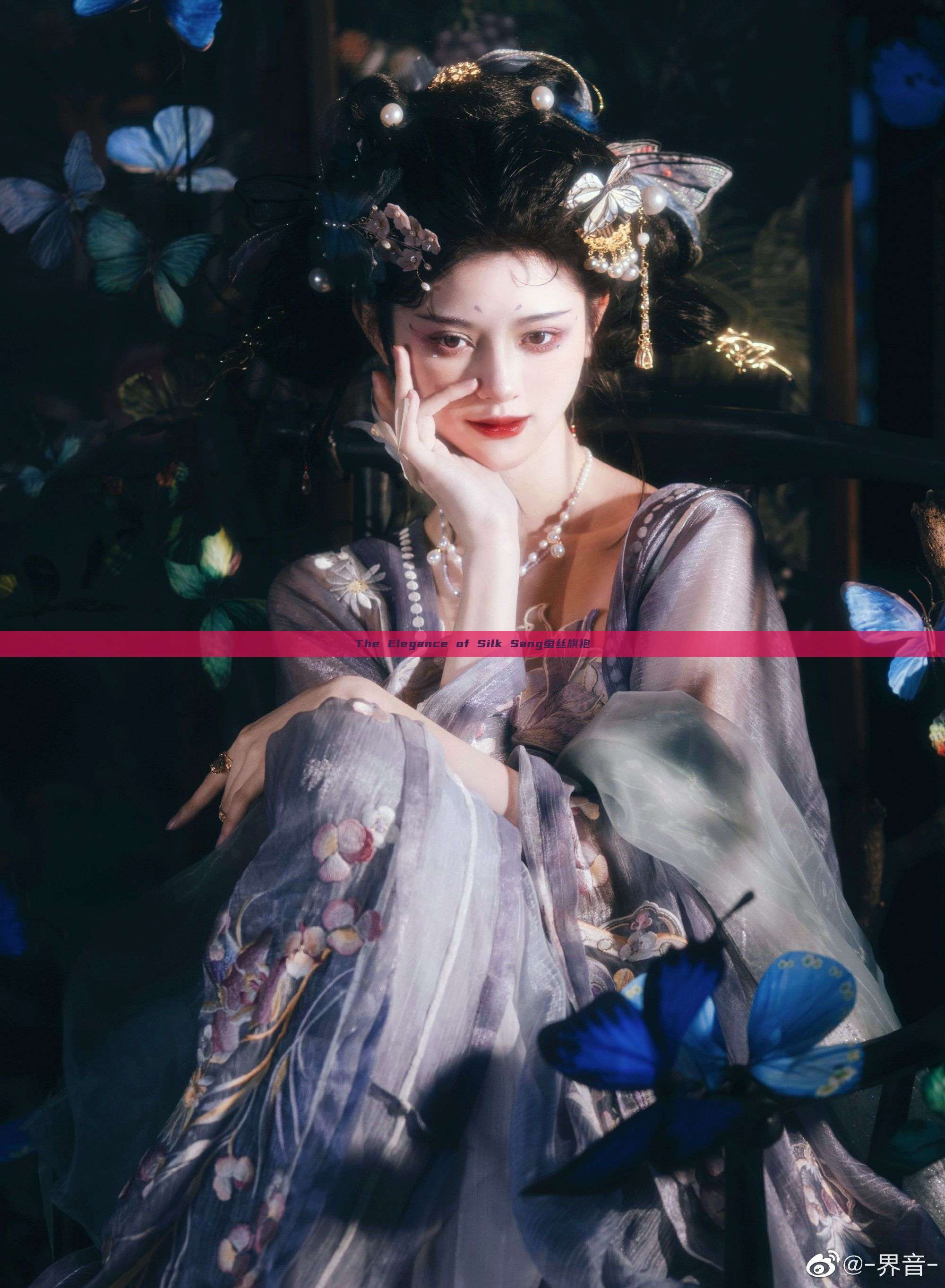 The Elegance of Silk Sang蚕丝旗袍 The Elegance of Silk Sang蚕丝旗袍