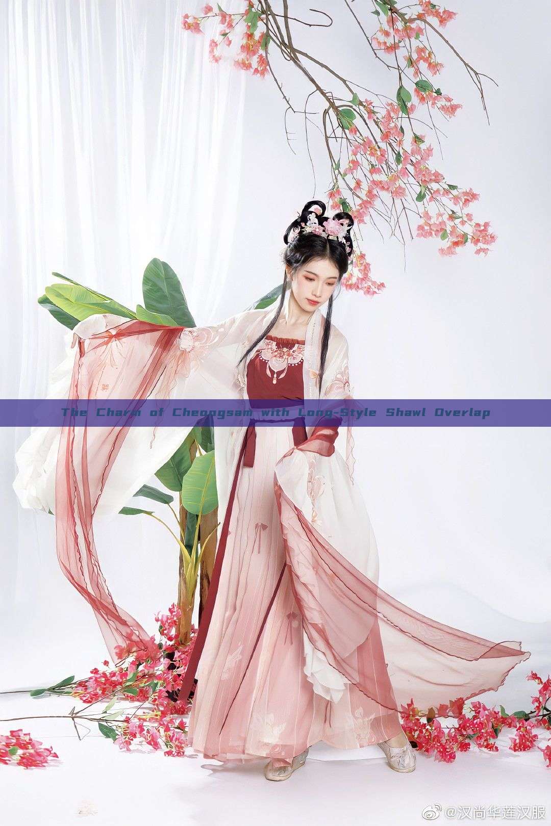 The Charm of Cheongsam with Long-Style Shawl Overlap The Charm of Cheongsam with Long-Style Shawl Overlap