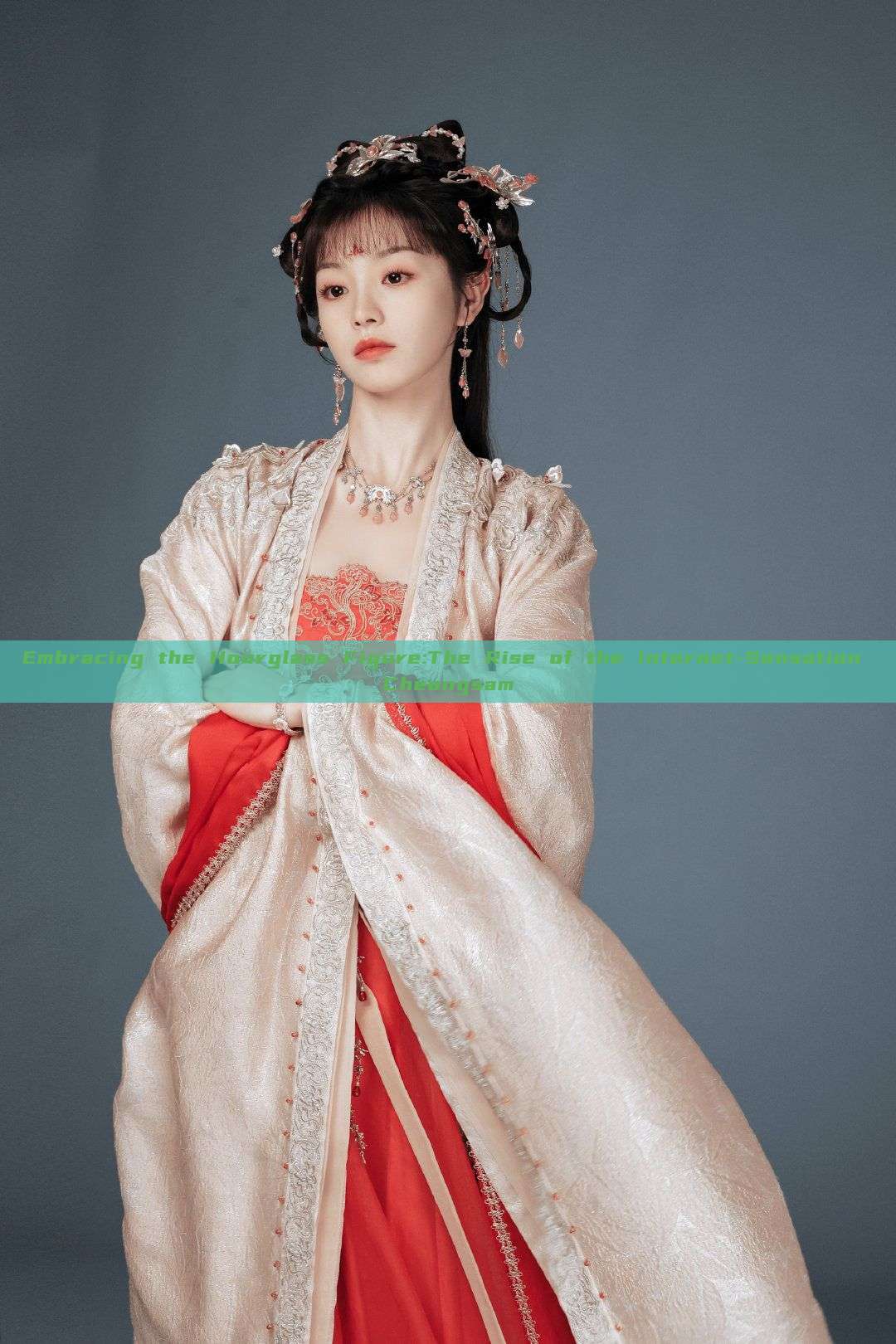 Embracing the Hourglass Figure:The Rise of the Internet-Sensation Cheongsam Embracing the Hourglass Figure:The Rise of the Internet-Sensation Cheongsam