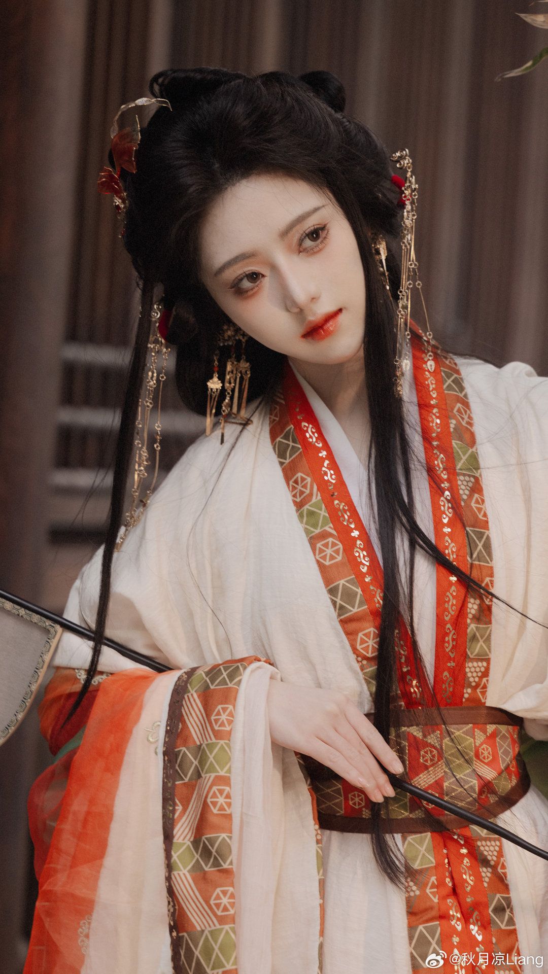 Autumn Elegance:The Rise of New Chinese Style Black Horseface Skirt in Traditional Hanfu Fashion Autumn Elegance:The Rise of New Chinese Style Black Horseface Skirt in Traditional Hanfu Fashion