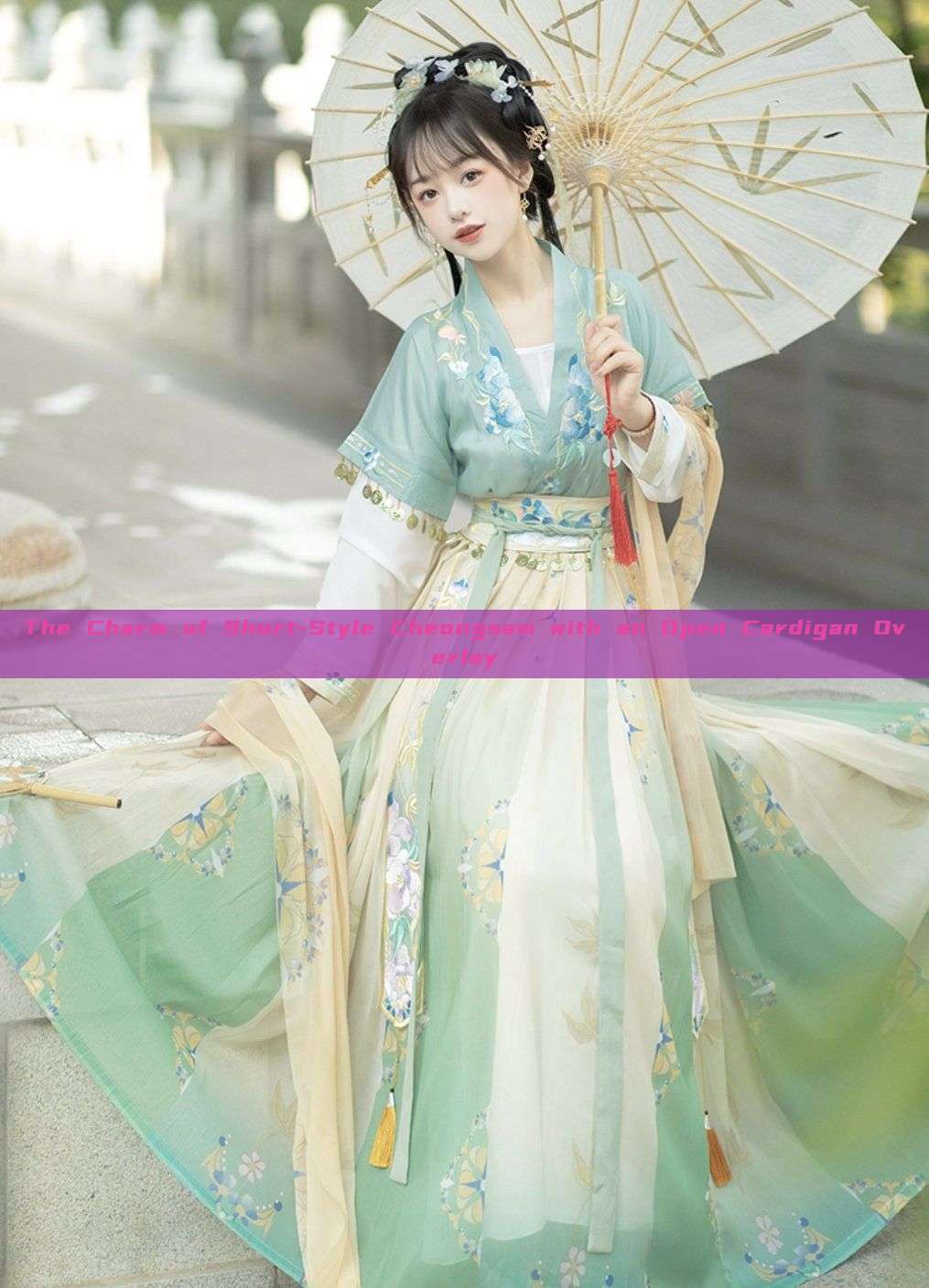 The Charm of Short-Style Cheongsam with an Open Cardigan Overlay The Charm of Short-Style Cheongsam with an Open Cardigan Overlay
