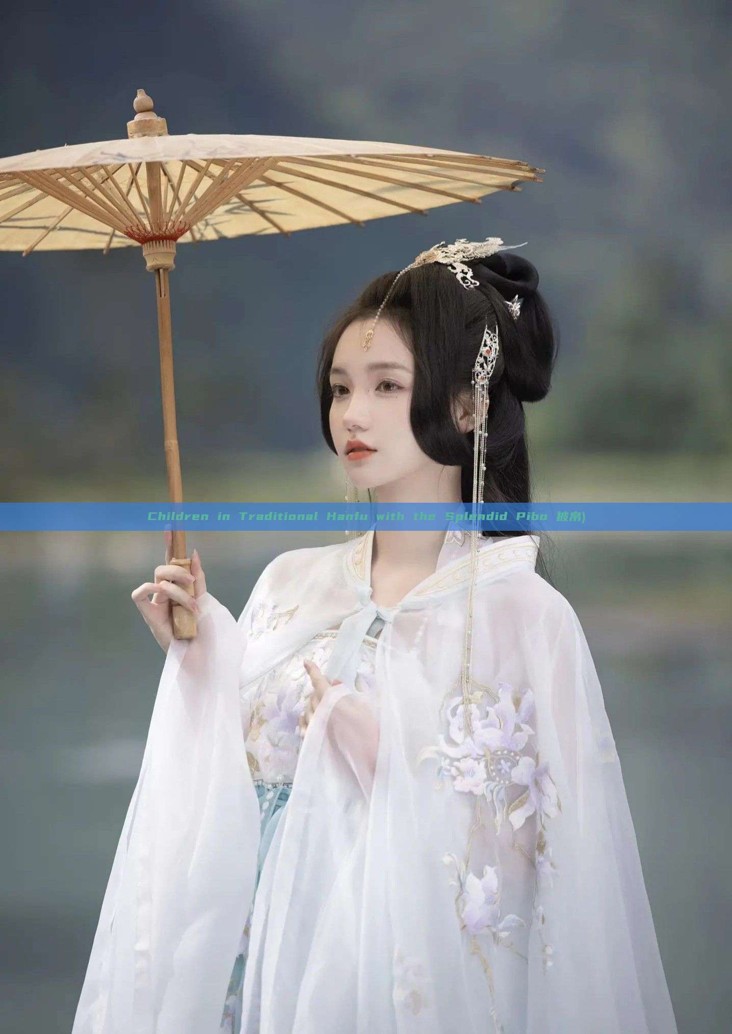 Children in Traditional Hanfu with the Splendid Pibo 披帛) Children in Traditional Hanfu with the Splendid Pibo 披帛)