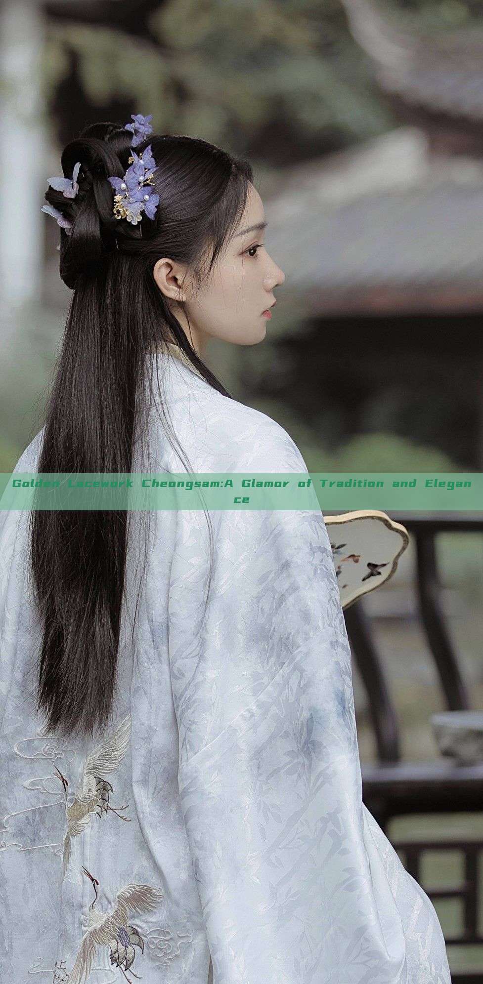 Golden Lacework Cheongsam:A Glamor of Tradition and Elegance Golden Lacework Cheongsam:A Glamor of Tradition and Elegance