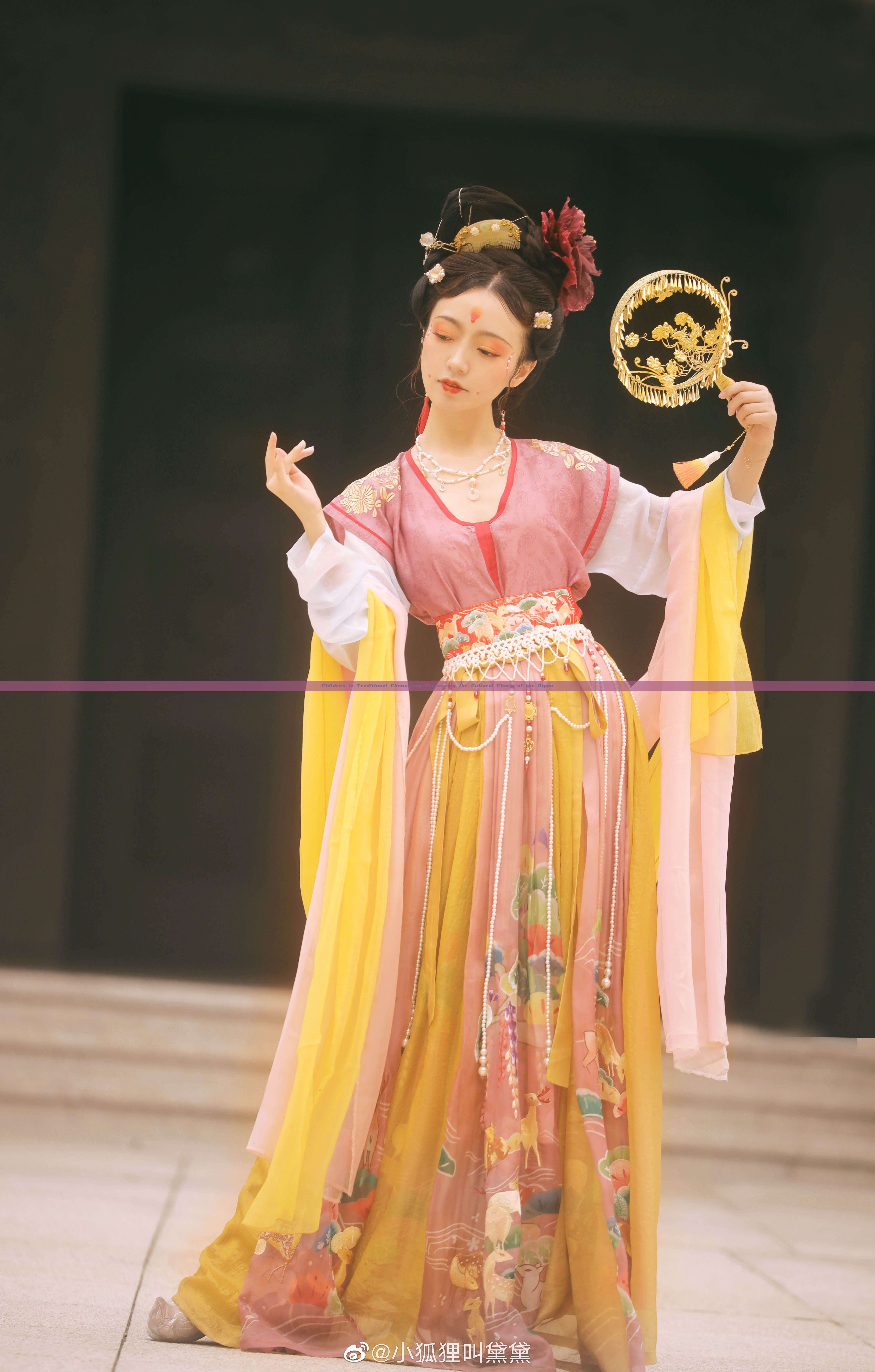 Children in Traditional Cheongsam Preserving the Cultural Charm of the Qipao Children in Traditional Cheongsam Preserving the Cultural Charm of the Qipao