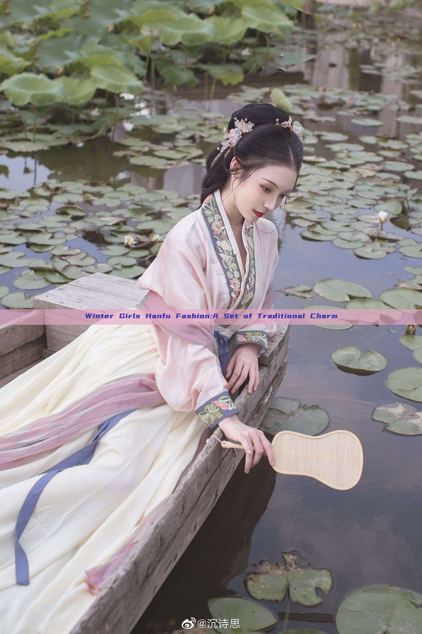 Winter Girls Hanfu Fashion:A Set of Traditional Charm Winter Girls Hanfu Fashion:A Set of Traditional Charm