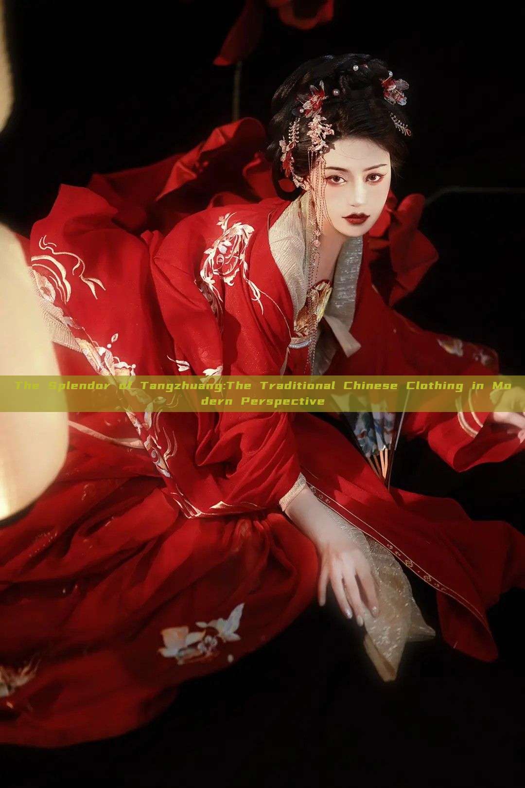 The Splendor of Tangzhuang:The Traditional Chinese Clothing in Modern Perspective The Splendor of Tangzhuang:The Traditional Chinese Clothing in Modern Perspective