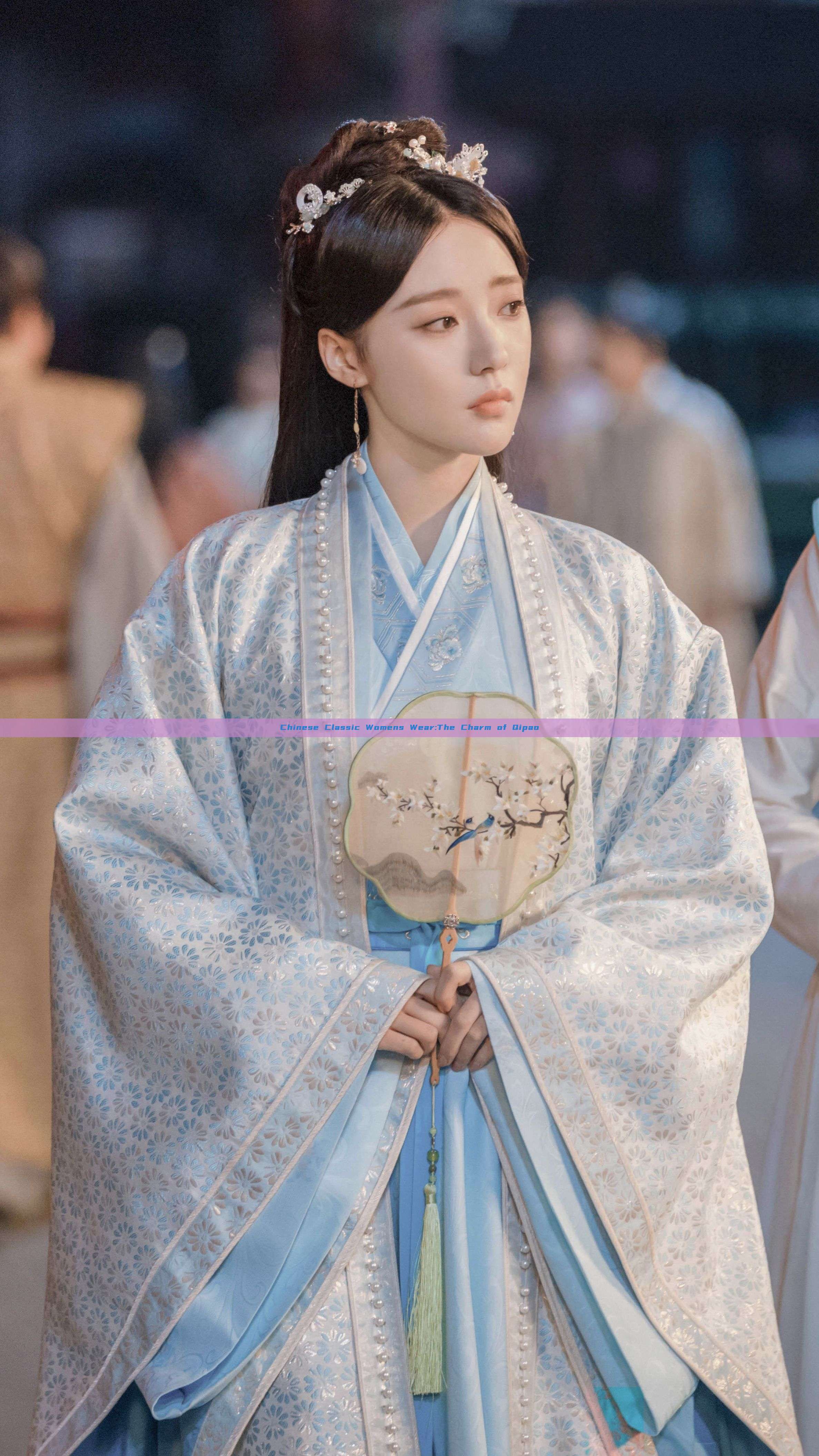 Chinese Classic Womens Wear:The Charm of Qipao Chinese Classic Womens Wear:The Charm of Qipao