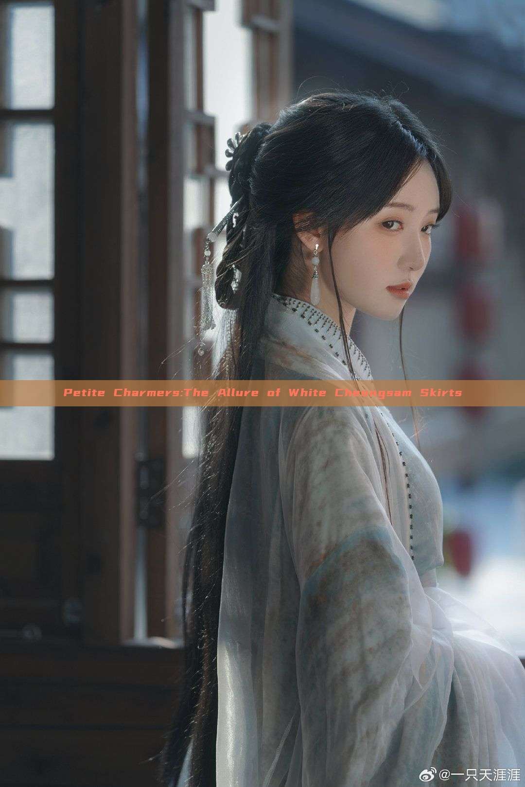 Petite Charmers:The Allure of White Cheongsam Skirts Petite Charmers:The Allure of White Cheongsam Skirts