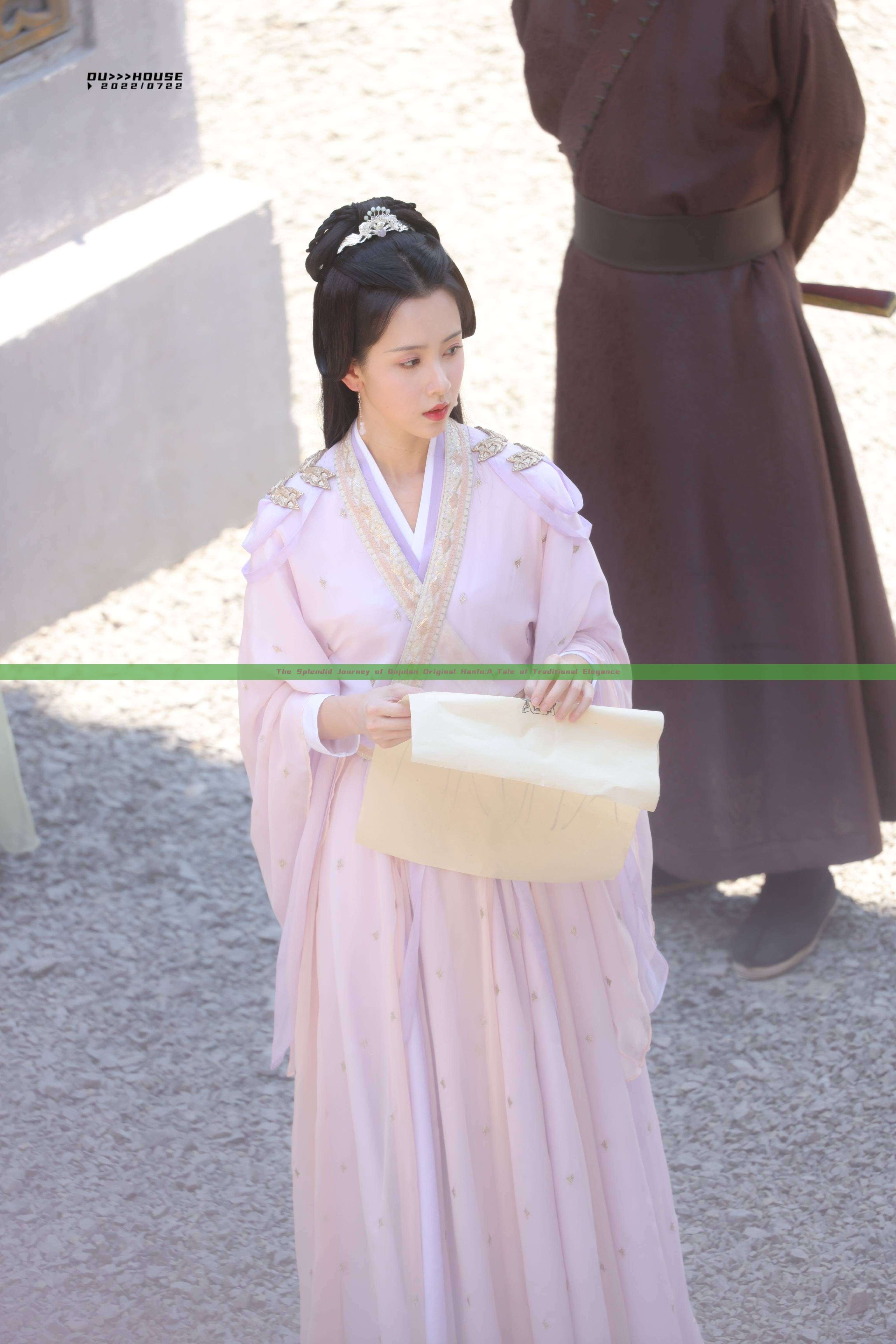 The Splendid Journey of Qujulan Original Hanfu:A Tale of Traditional Elegance The Splendid Journey of Qujulan Original Hanfu:A Tale of Traditional Elegance
