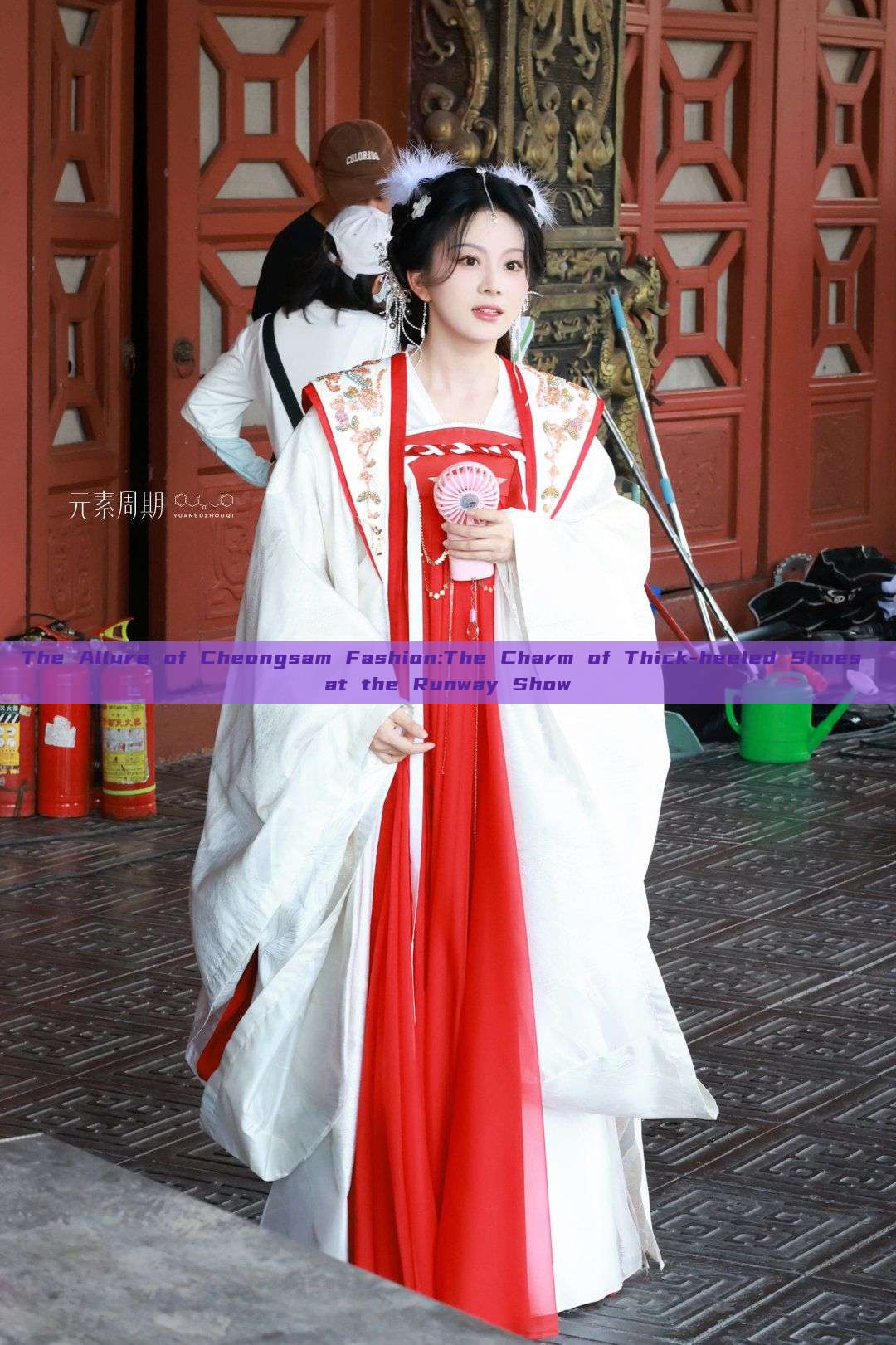 The Allure of Cheongsam Fashion:The Charm of Thick-heeled Shoes at the Runway Show The Allure of Cheongsam Fashion:The Charm of Thick-heeled Shoes at the Runway Show