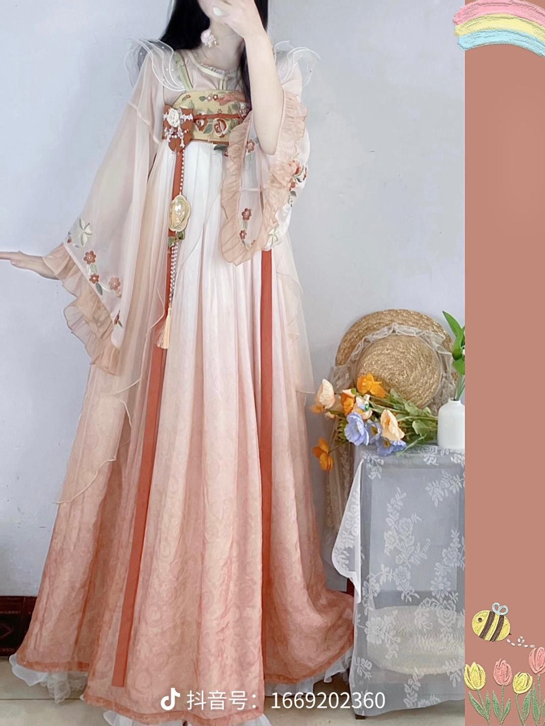 Elegant Hanfu Dress for Little Girls:Embracing Traditional Beauty in Modern Times Elegant Hanfu Dress for Little Girls:Embracing Traditional Beauty in Modern Times