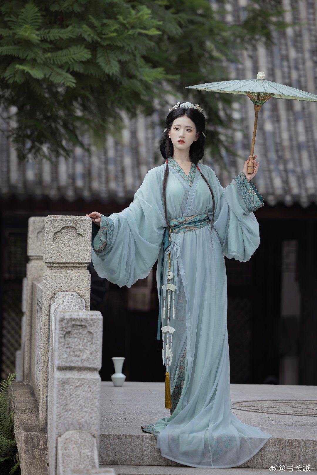 A Girls Journey into Traditional Beauty:The Enchantment of Her 10th Birthday Hanfu Skirt A Girls Journey into Traditional Beauty:The Enchantment of Her 10th Birthday Hanfu Skirt