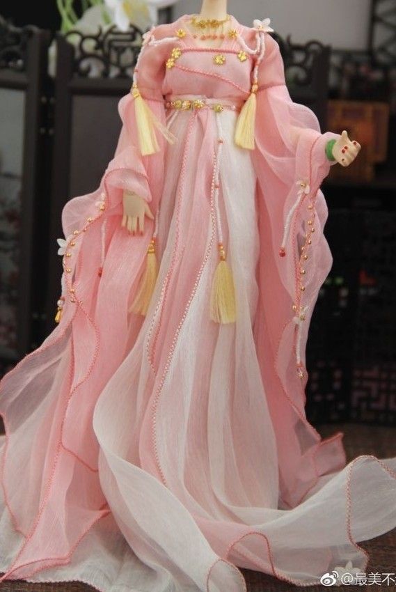 Childrens Hanfu Two-Piece Set for Girls Embracing Traditional Elegance Childrens Hanfu Two-Piece Set for Girls Embracing Traditional Elegance