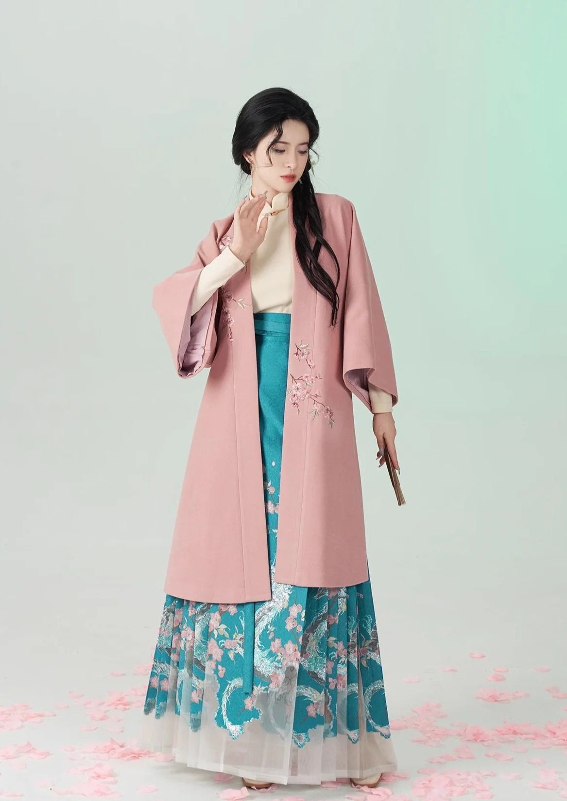 Womens Tang Suit Cotton Blouse:A Blend of Tradition and Modernity Womens Tang Suit Cotton Blouse:A Blend of Tradition and Modernity