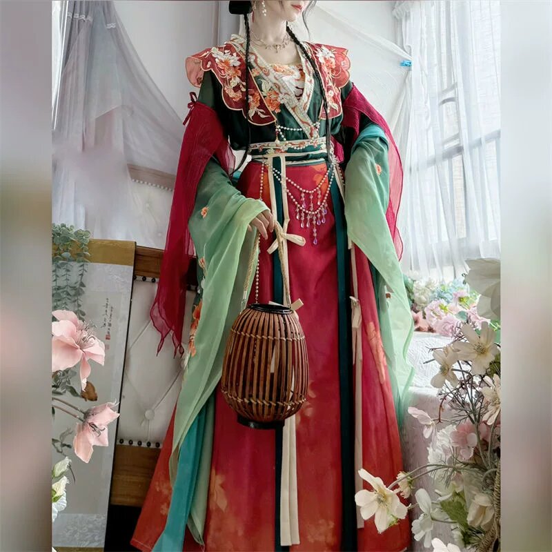 The Enchantment of Necklaces and Horseface Skirts:A Fashionable Fusion The Enchantment of Necklaces and Horseface Skirts:A Fashionable Fusion