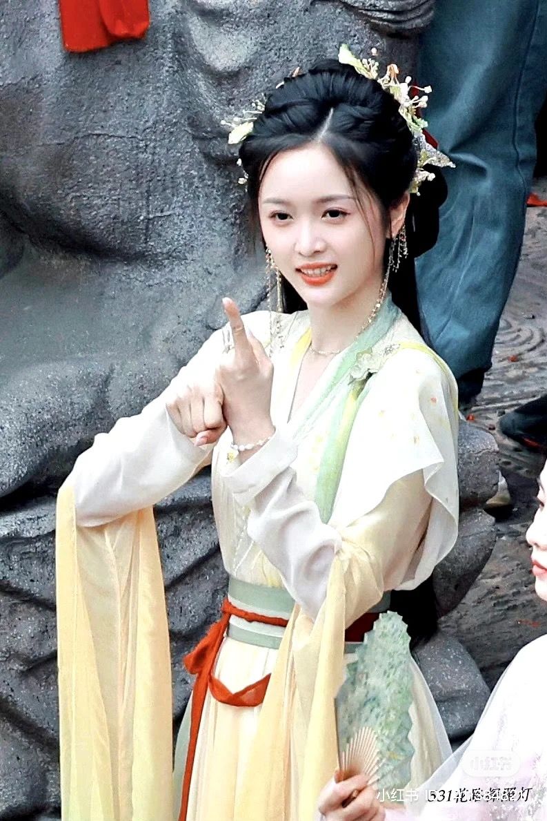 The Fluffy Hair Accessories of Traditional Chinese Hanfu Costumes The Fluffy Hair Accessories of Traditional Chinese Hanfu Costumes