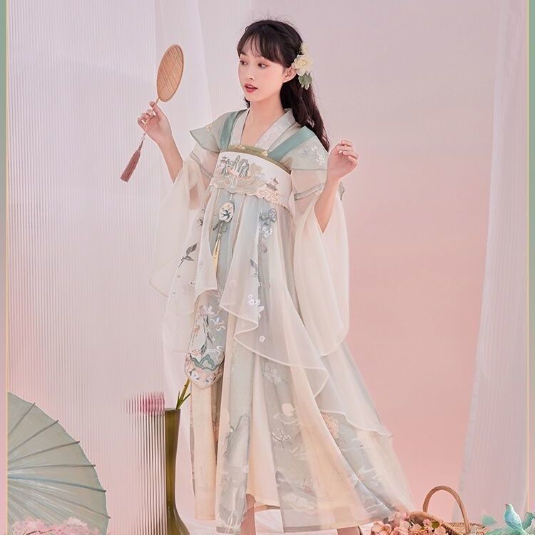 Winter Coats to Pair with Qipao:A Guide to Styling Traditional Chinese Beauty in Winter Winter Coats to Pair with Qipao:A Guide to Styling Traditional Chinese Beauty in Winter
