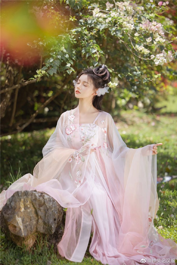 Embracing Modernity in Traditional Cheongsam:The Evolution of Youthful Fashion for Teen Girls