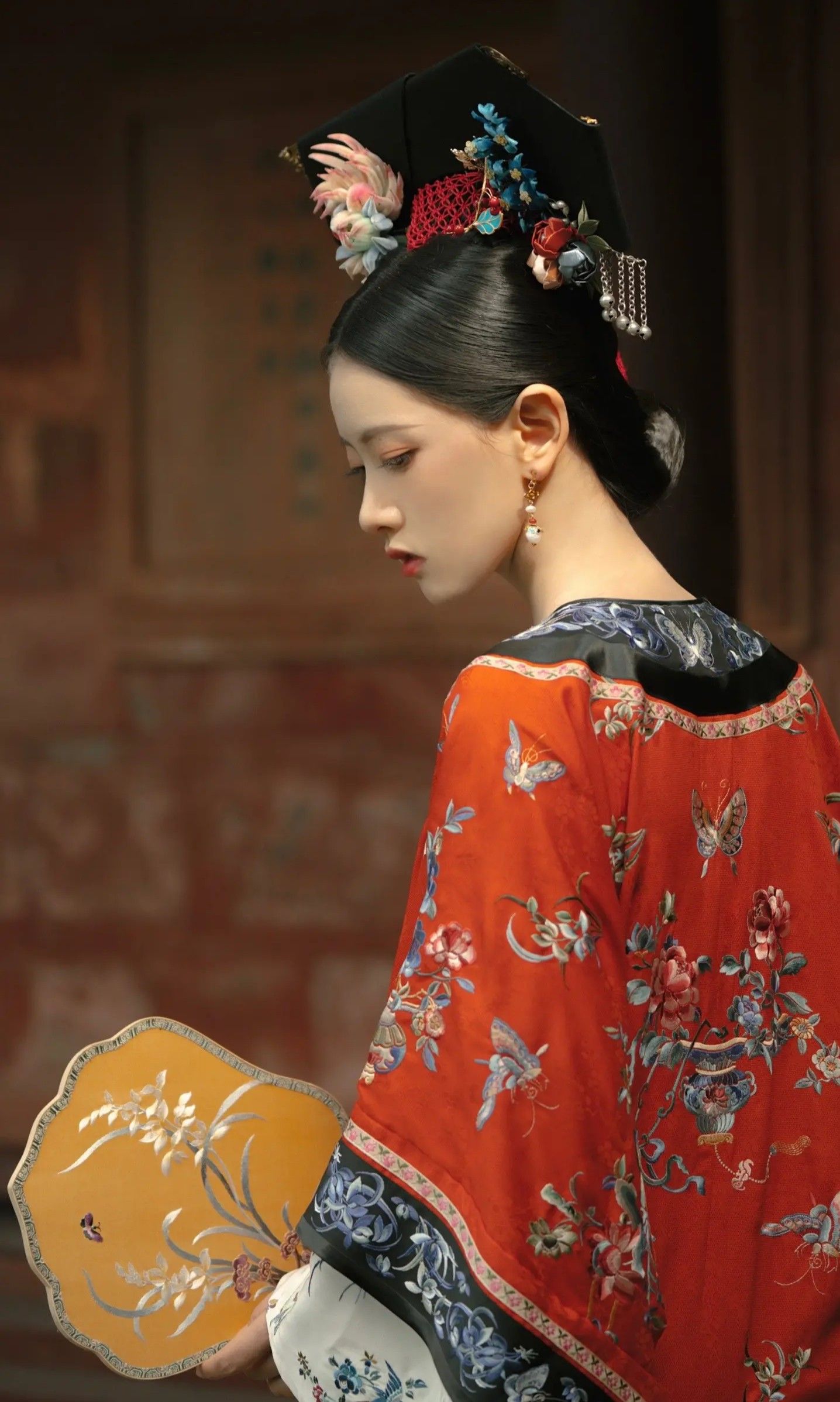 The Girl Child in Traditional Hanfu Clothes and Canvas Shoes The Girl Child in Traditional Hanfu Clothes and Canvas Shoes