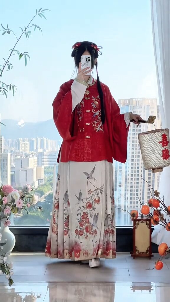 Gown Splendor:The Elegance of Cheongsam Fashion with High-End Round-Toe Shoes