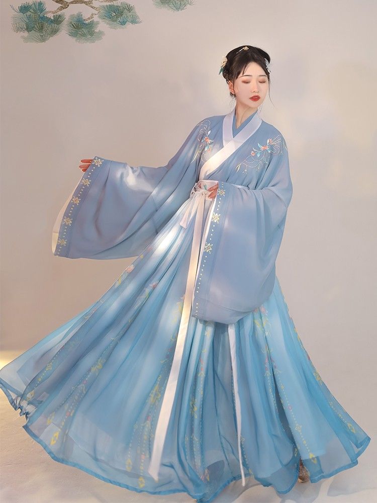 Bamboo Leaf Pattern Cheongsam:A Blend of Tradition and Modernity