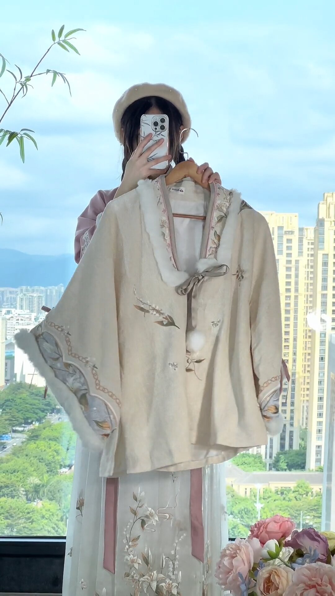 The Elegance of High-Split Cheongsam Skirts The Elegance of High-Split Cheongsam Skirts
