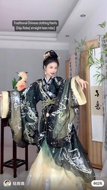 The Evolution of Red-Dyed Qipao:A Summer Fashion Revival The Evolution of Red-Dyed Qipao:A Summer Fashion Revival