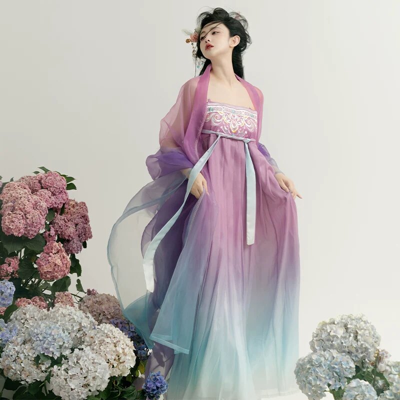 The Splendor of Cheongsam with Golden Silk Velvet The Splendor of Cheongsam with Golden Silk Velvet